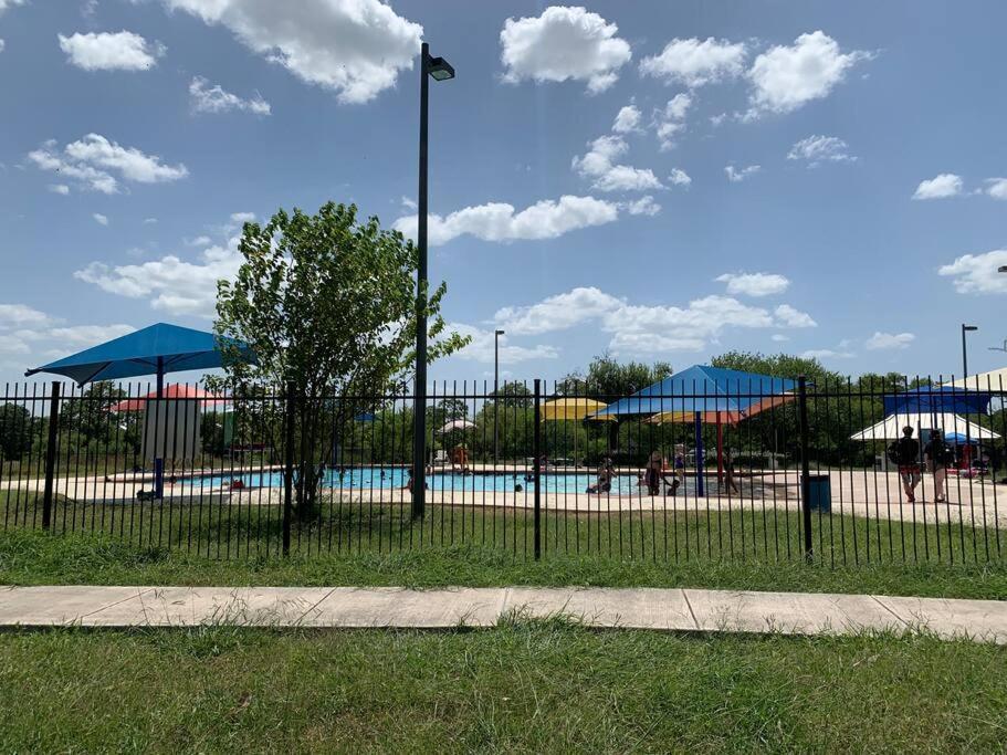 San Antonio Comfort 4 Bedroom 3 Bath Home 5 Mins From Sea World Bagian luar foto